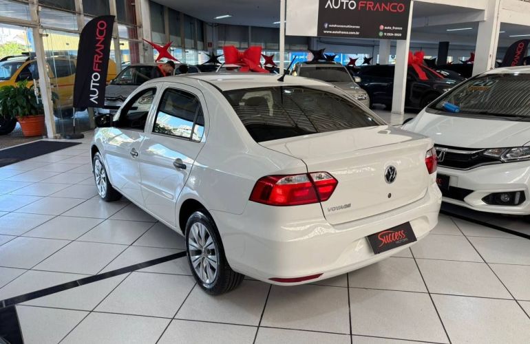 Volkswagen Voyage 1.0 12v MPi Totalflex - Foto #4