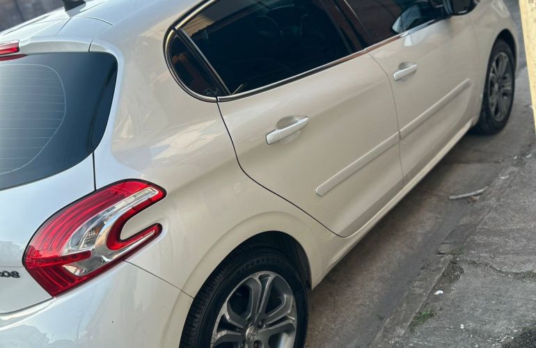 Peugeot 208 1.6 16V Griffe (Flex) (Aut) - Foto #2