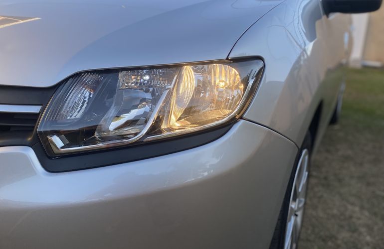 Renault Sandero Expression 1.0 16V (Flex) - Foto #6