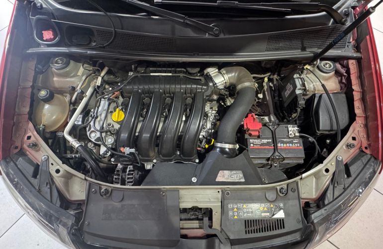 Renault Sandero 2.0 Rs 16v - Foto #8
