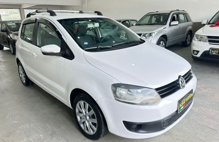 Volkswagen Fox 1.0 Mi 8V Flex 4p Manual - Foto #2