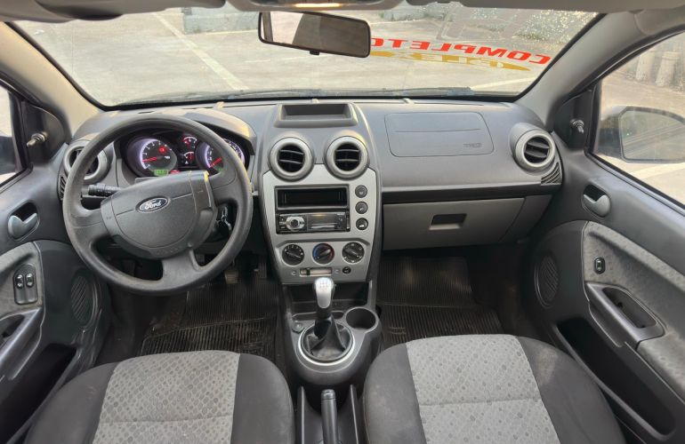 Ford Fiesta 1.0 Rocam Hatch 8v - Foto #7