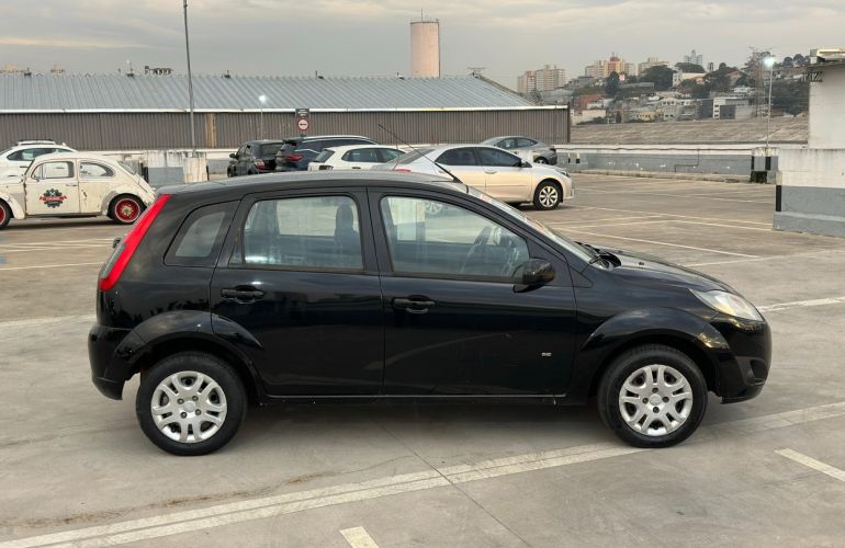 Ford Fiesta 1.0 Rocam Hatch 8v - Foto #10
