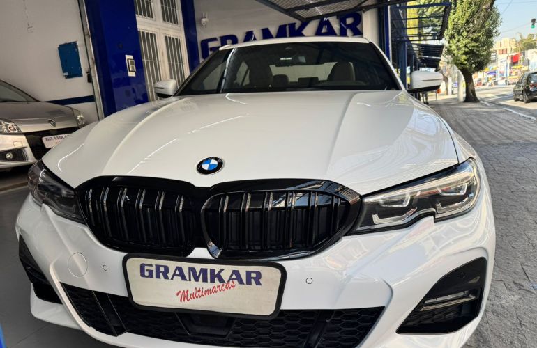 BMW 320i M Sport Flex - Foto #1