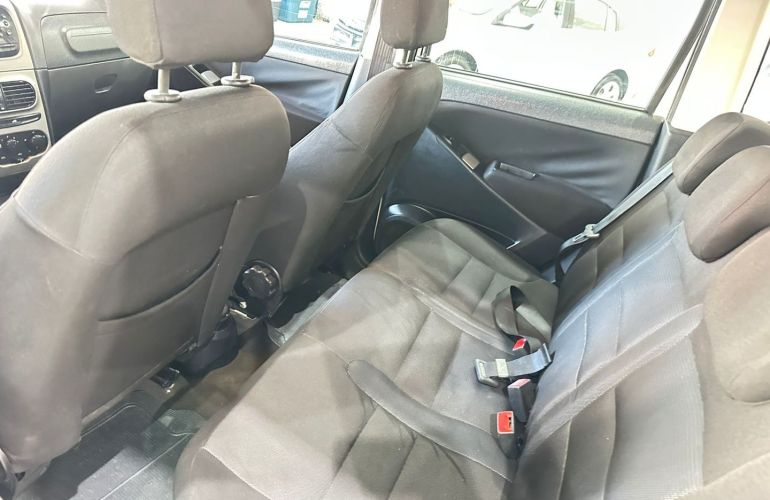 Fiat Idea 1.4 MPi Attractive 8V Flex 4p Manual - Foto #10