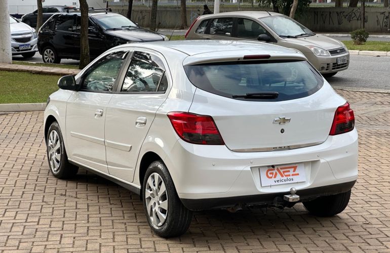 Chevrolet Onix 1.4 MPFi LT 8v - Foto #2