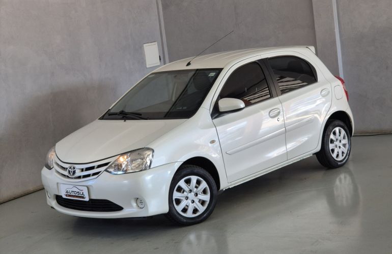 Toyota Etios 1.5 X Plus - Foto #2