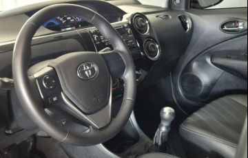 Toyota Etios 1.5 X Plus - Foto #4