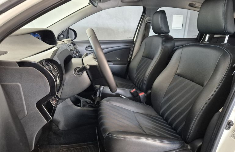 Toyota Etios 1.5 X Plus - Foto #5