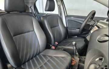 Toyota Etios 1.5 X Plus - Foto #10