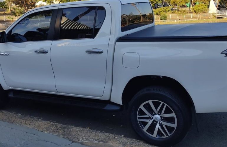 Toyota Hilux 2.7 Srv 4x2 CD 16v - Foto #5
