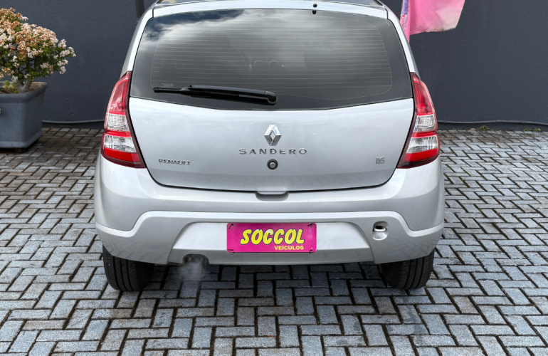Renault Sandero Expression 1.6 8V - Foto #9