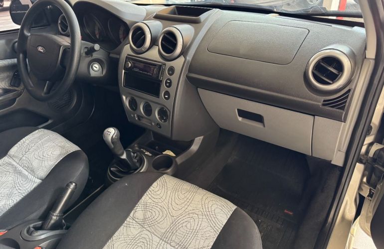 Ford Fiesta Sedan 1.6 (Flex) - Foto #9