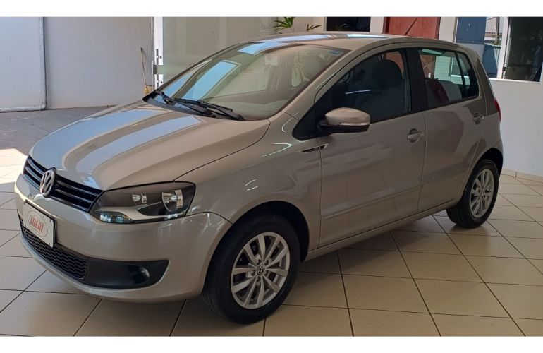 Volkswagen Fox 1.6 8V (Flex) - Foto #2