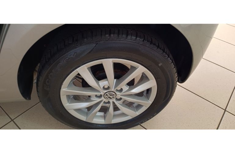 Volkswagen Fox 1.6 8V (Flex) - Foto #10