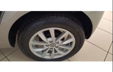 Volkswagen Fox 1.6 8V (Flex) - Foto #10