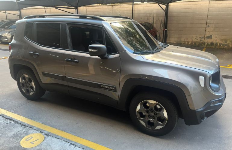 Jeep Renegade 1.8 (Aut) - Foto #2
