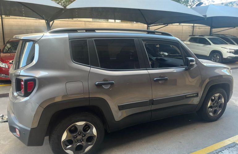 Jeep Renegade 1.8 (Aut) - Foto #3