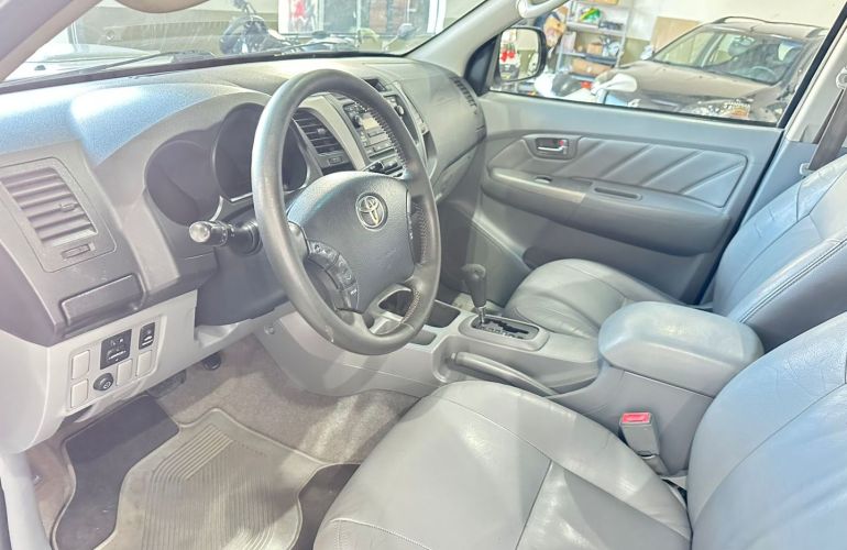 Toyota Hilux 3.0 Srv 4x4 CD 16V Turbo Intercooler Diesel 4p Automático - Foto #9