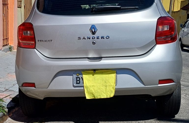 Renault Sandero Authentique 1.0 12V SCe (Flex) - Foto #5