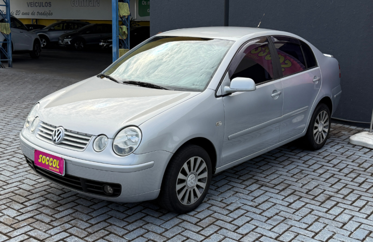 Volkswagen Polo Sedan Comfortline 1.6 8V (Flex) - Foto #3