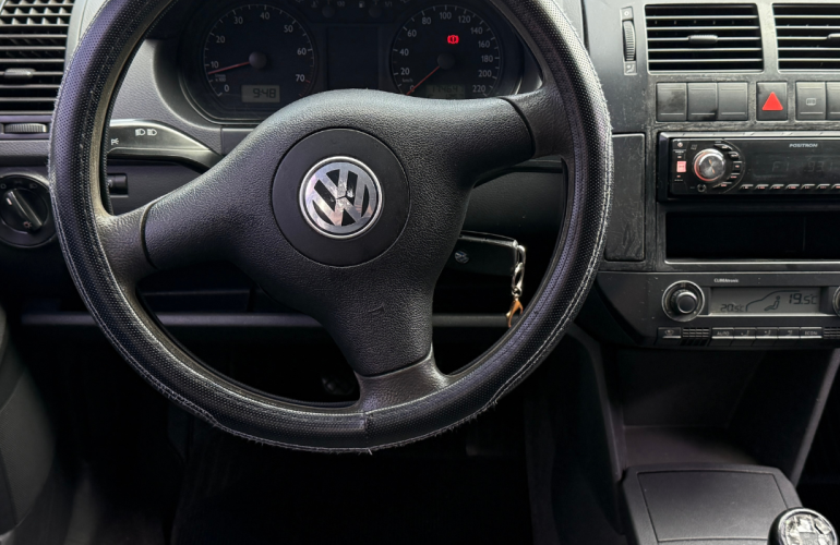 Volkswagen Polo Sedan Comfortline 1.6 8V (Flex) - Foto #4