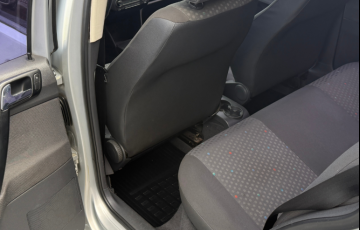 Volkswagen Polo Sedan Comfortline 1.6 8V (Flex) - Foto #7