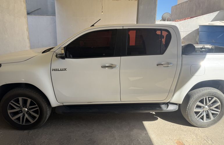 Toyota Hilux 2.8 TDI CD SRV 4x4 (Aut) - Foto #2