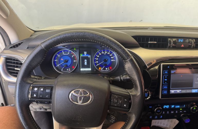 Toyota Hilux 2.8 TDI CD SRV 4x4 (Aut) - Foto #6