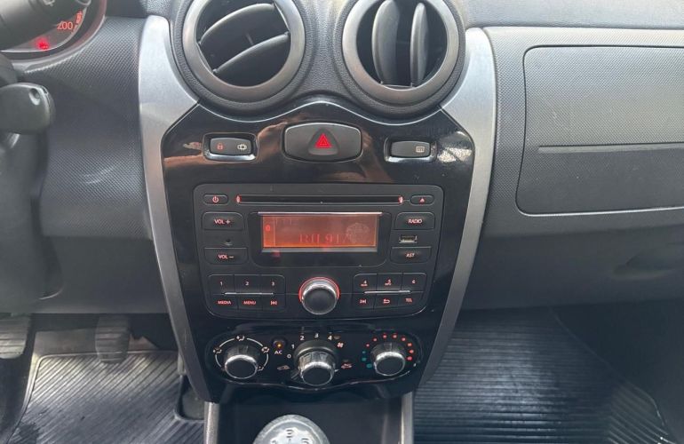 Renault Sandero 1.0 Expression 16v - Foto #9