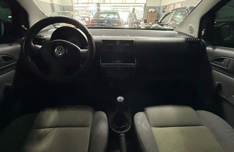 Volkswagen Fox City 1.0 8V (Flex) - Foto #2