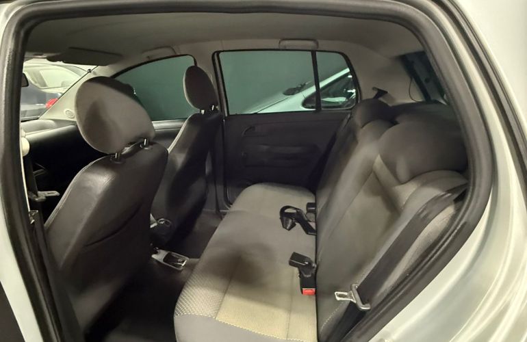 Volkswagen Fox City 1.0 8V (Flex) - Foto #4