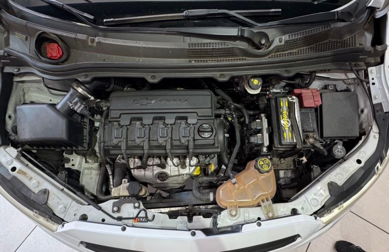 Chevrolet Onix 1.0 MPFi LS 8v - Foto #8