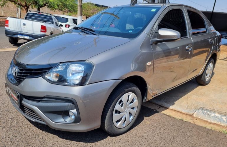 Toyota Etios 1.5 X Sedan 16v - Foto #3