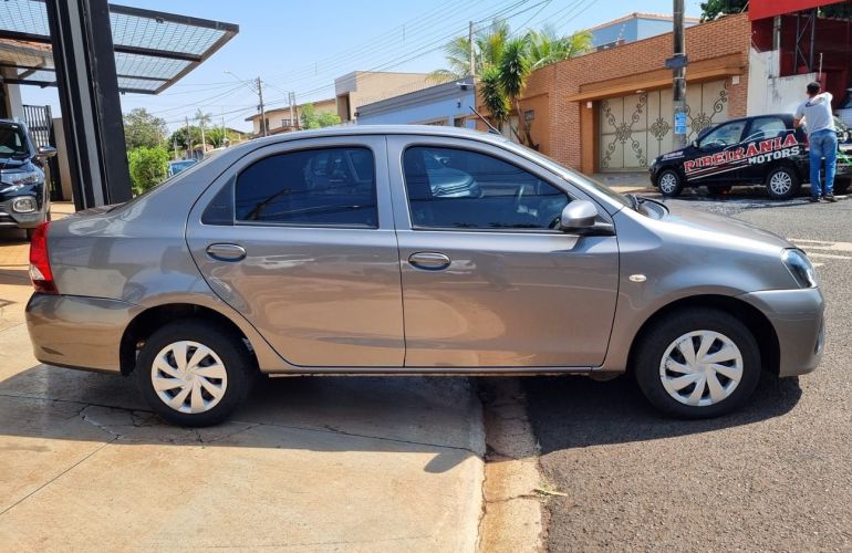 Toyota Etios 1.5 X Sedan 16v - Foto #6