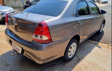 Toyota Etios 1.5 X Sedan 16v - Foto #7