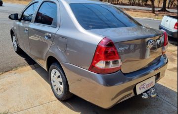Toyota Etios 1.5 X Sedan 16v - Foto #9