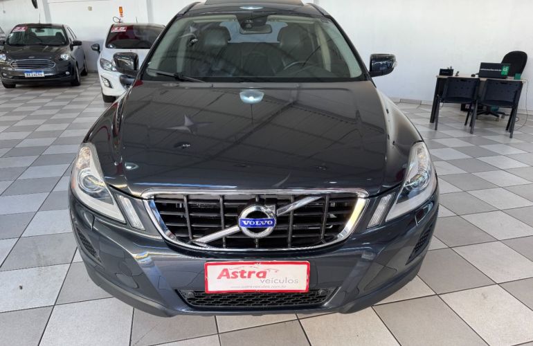 Volvo XC60 2.0T R-Design - Foto #2