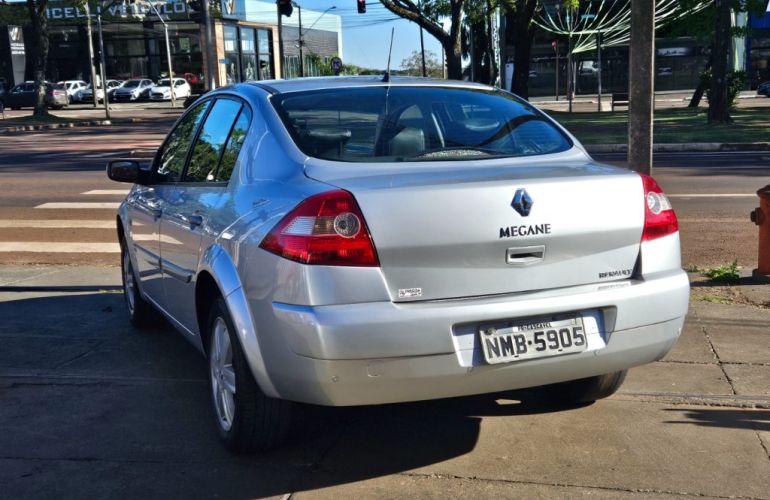 Renault Mégane Sedan Dynamique 2.0 16V (aut) - Foto #2