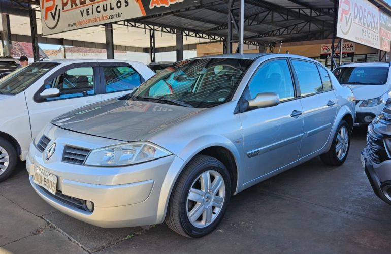 Renault Mégane Sedan Dynamique 2.0 16V (aut) - Foto #4
