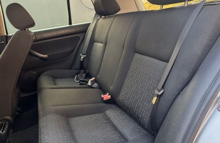 Volkswagen Golf 1.6 Mi 8v - Foto #9