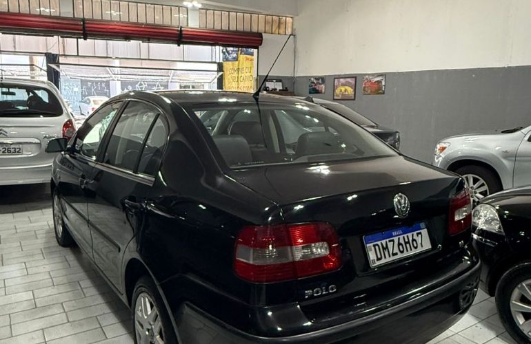 Volkswagen Polo Sedan 1.6 8V - Foto #4