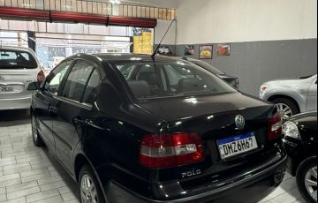 Volkswagen Polo Sedan 1.6 8V - Foto #4