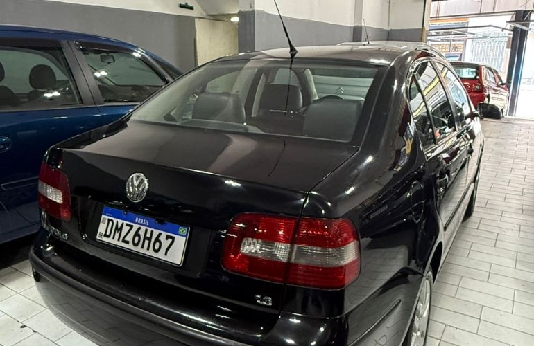 Volkswagen Polo Sedan 1.6 8V - Foto #5