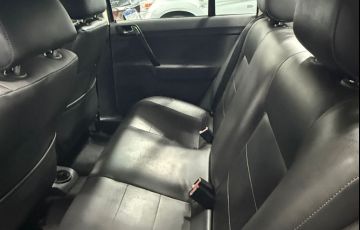 Volkswagen Polo Sedan 1.6 8V - Foto #7