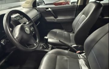 Volkswagen Polo Sedan 1.6 8V - Foto #9