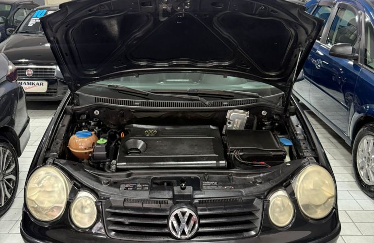 Volkswagen Polo Sedan 1.6 8V - Foto #10