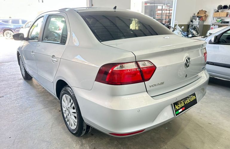Volkswagen Voyage 1.0 Mi 8V Flex 4p Manual - Foto #10