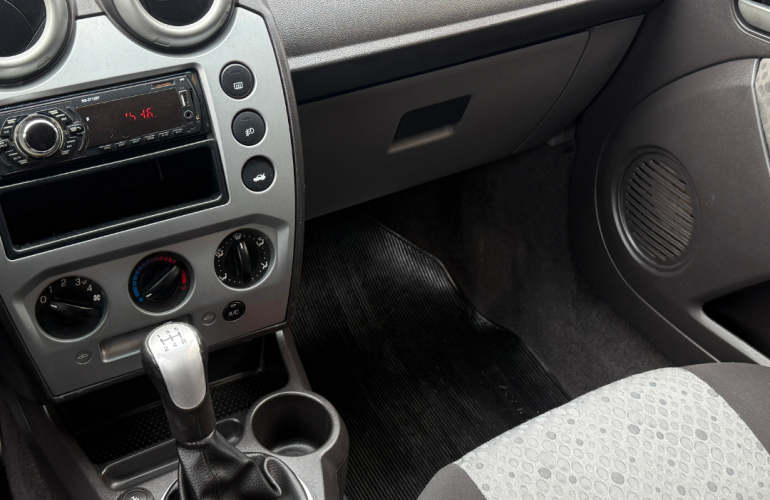 Ford Fiesta Hatch 1.6 (Flex) - Foto #5