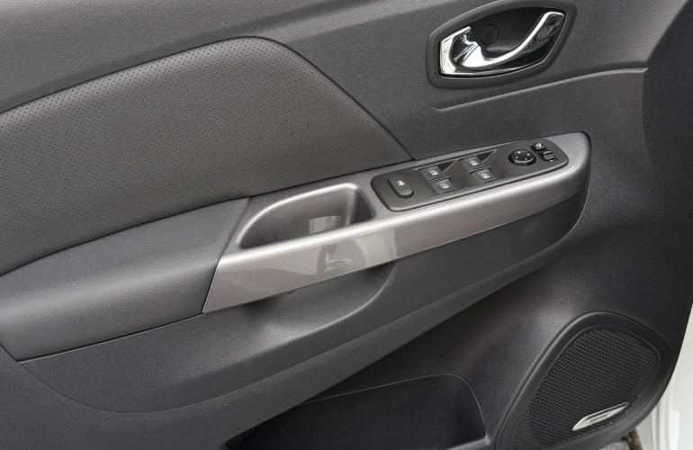 Renault Captur 1.6 Intense CVT - Foto #8